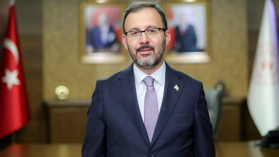 Bakan Kasapoğlu milli tekvandocu Rukiye Yıldırım’ı teselli etti