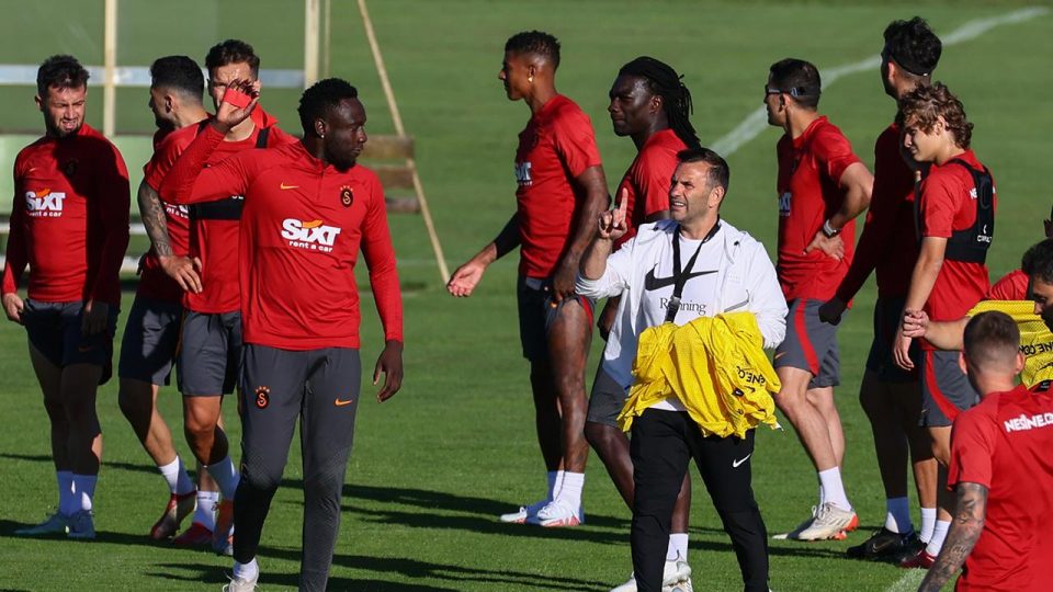 Okan Buruk taktik anlayışını ezberletiyor