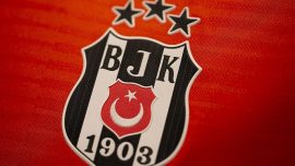 Beşiktaş'tan 4 genç oyuncuya profesyonel sözleşme